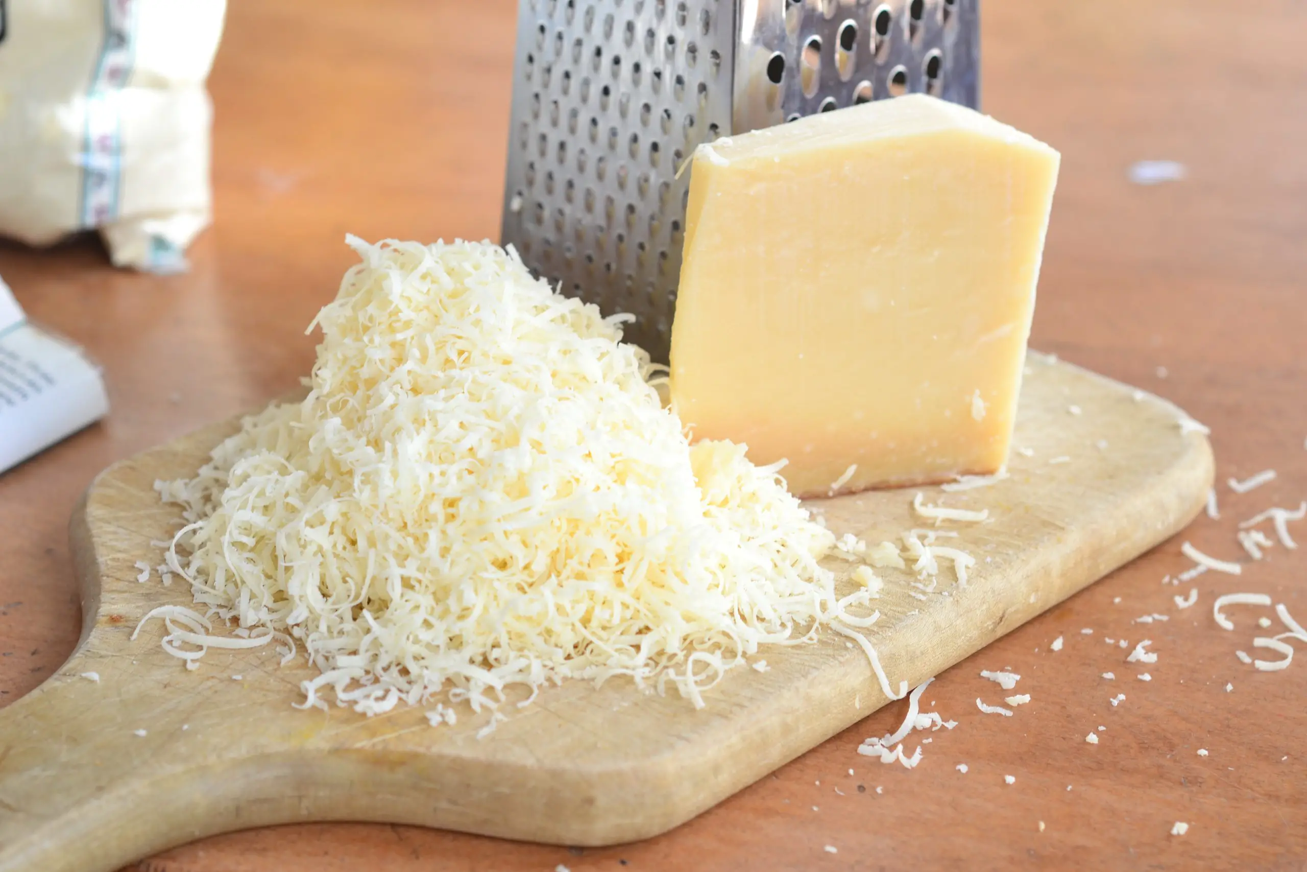 AVOID! Grated Parmesan Cheese Contains Wood Cellulose ...