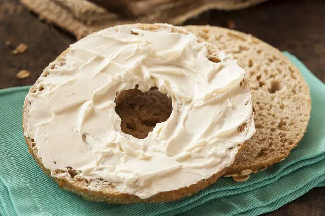 Calories in a Whole Wheat Bagel With Cream Cheese ...