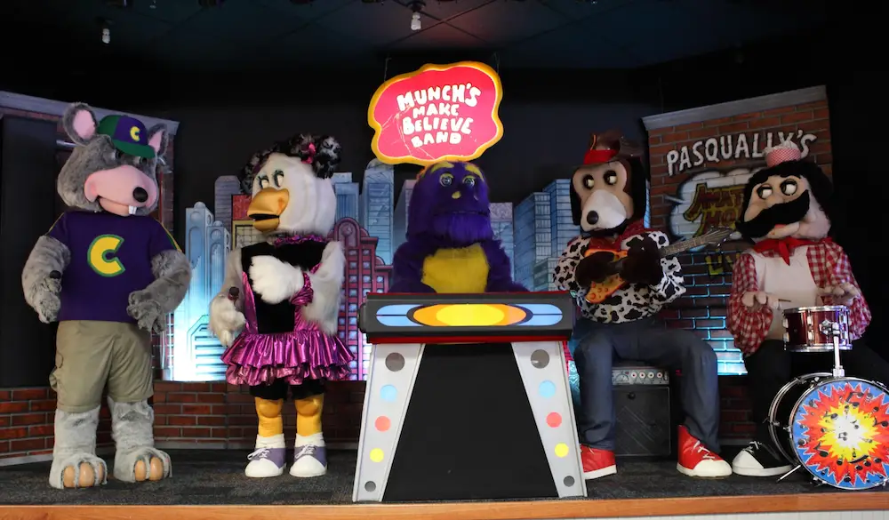 Chuck E. Cheese is getting rid of its animatronic band ...