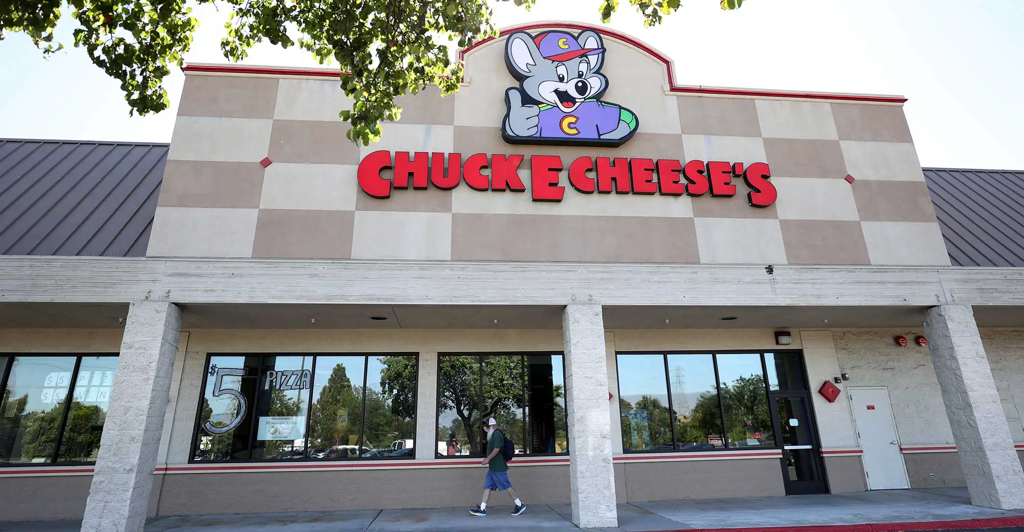 Chuck E. Cheese Negotiating to Pay Reduced Rent