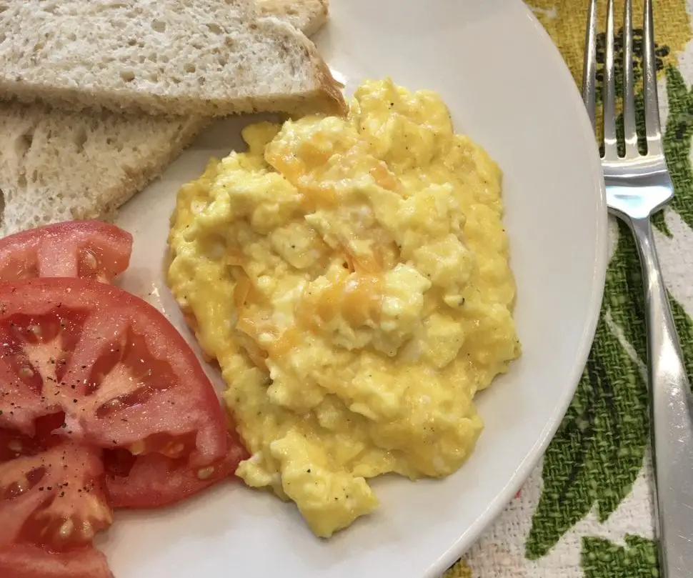 Creamy Scrambled Eggs with Cheese