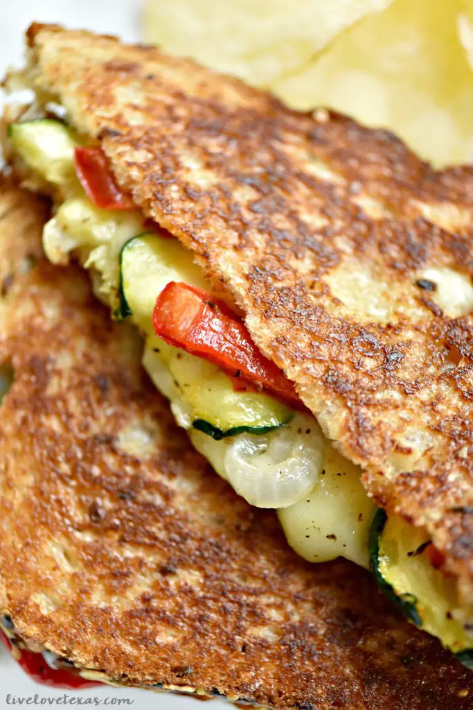 Crispy &  Simple Grilled Cheese Sandwich with Veggies Recipe