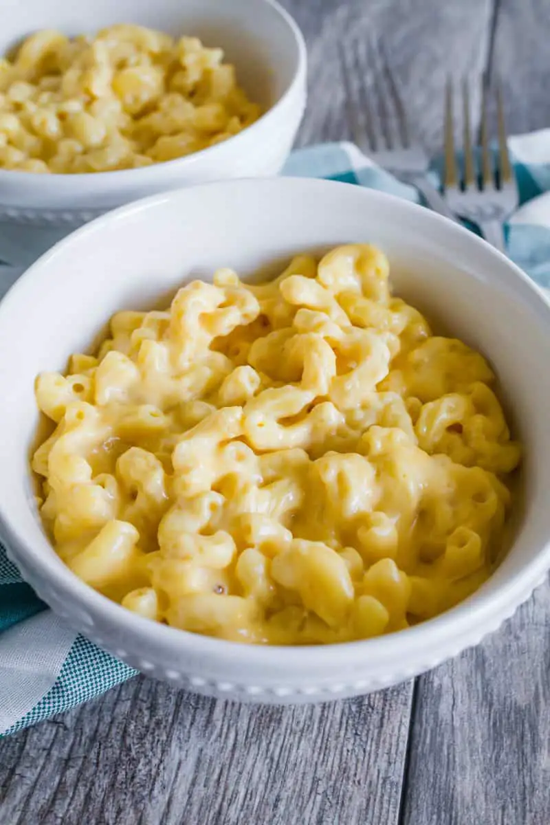 Delicious and easy Crock Pot Mac and Cheese