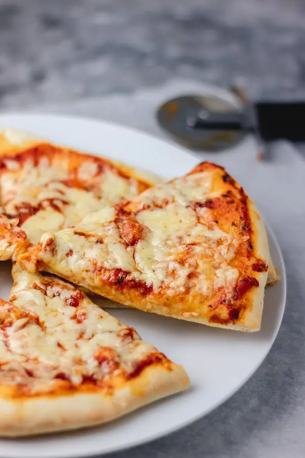 Easy Cheese and Tomato Pizza