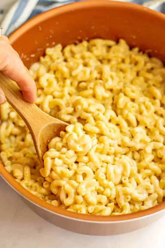 Easy stovetop mac and cheese (+ video)