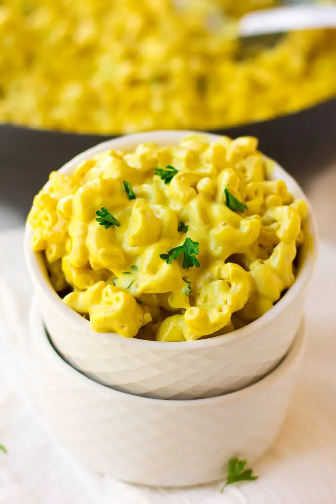 Easy Vegan Mac and Cheese Recipe (Stovetop or Baked)
