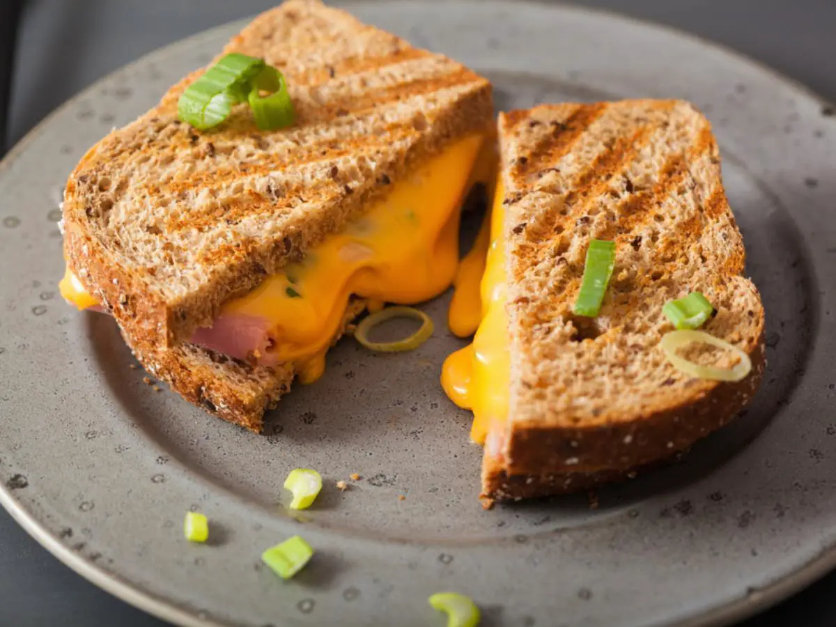 Grilled Ham and Cheese Sandwich Recipe and Nutrition