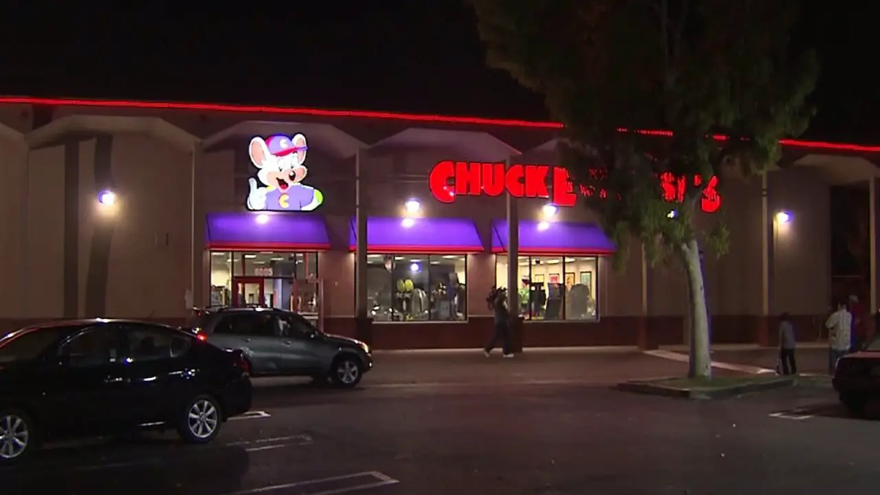 Gunshots Fired Outside Chuck E. Cheeseâs Restaurant in ...