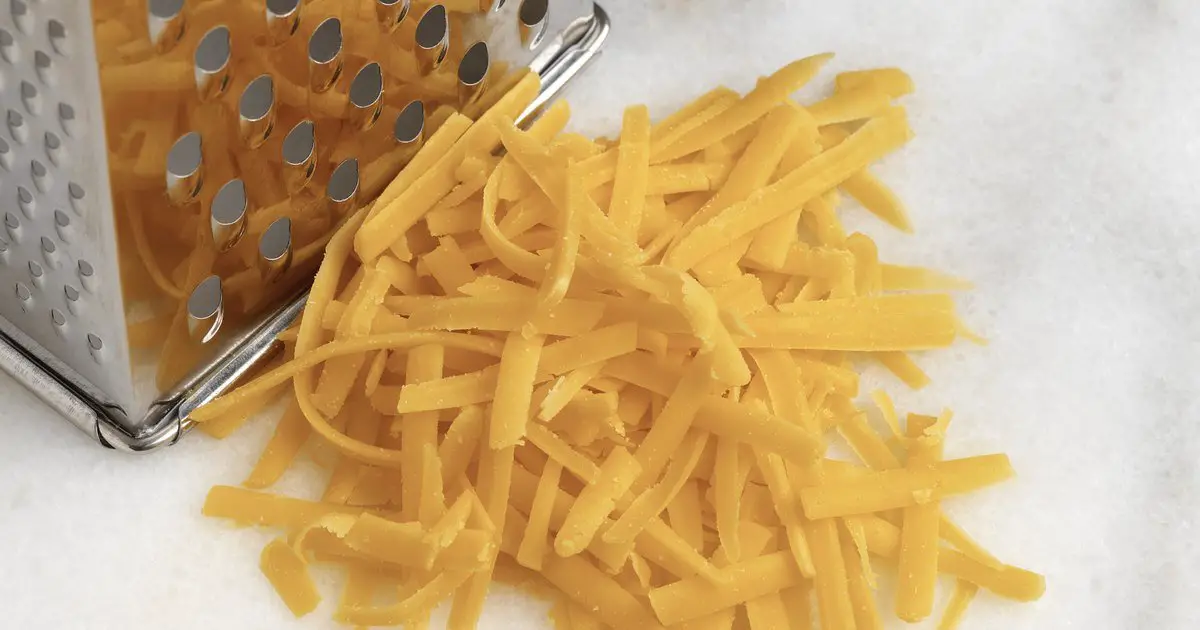 How Many Calories Are in 1/4 Cup of Shredded Cheddar ...