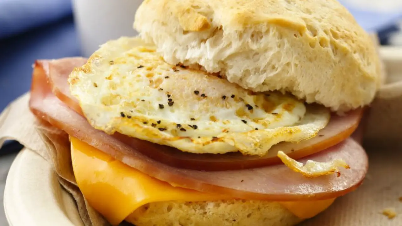 How to make a ham,egg and cheese,bagel breakfast sandwich ...