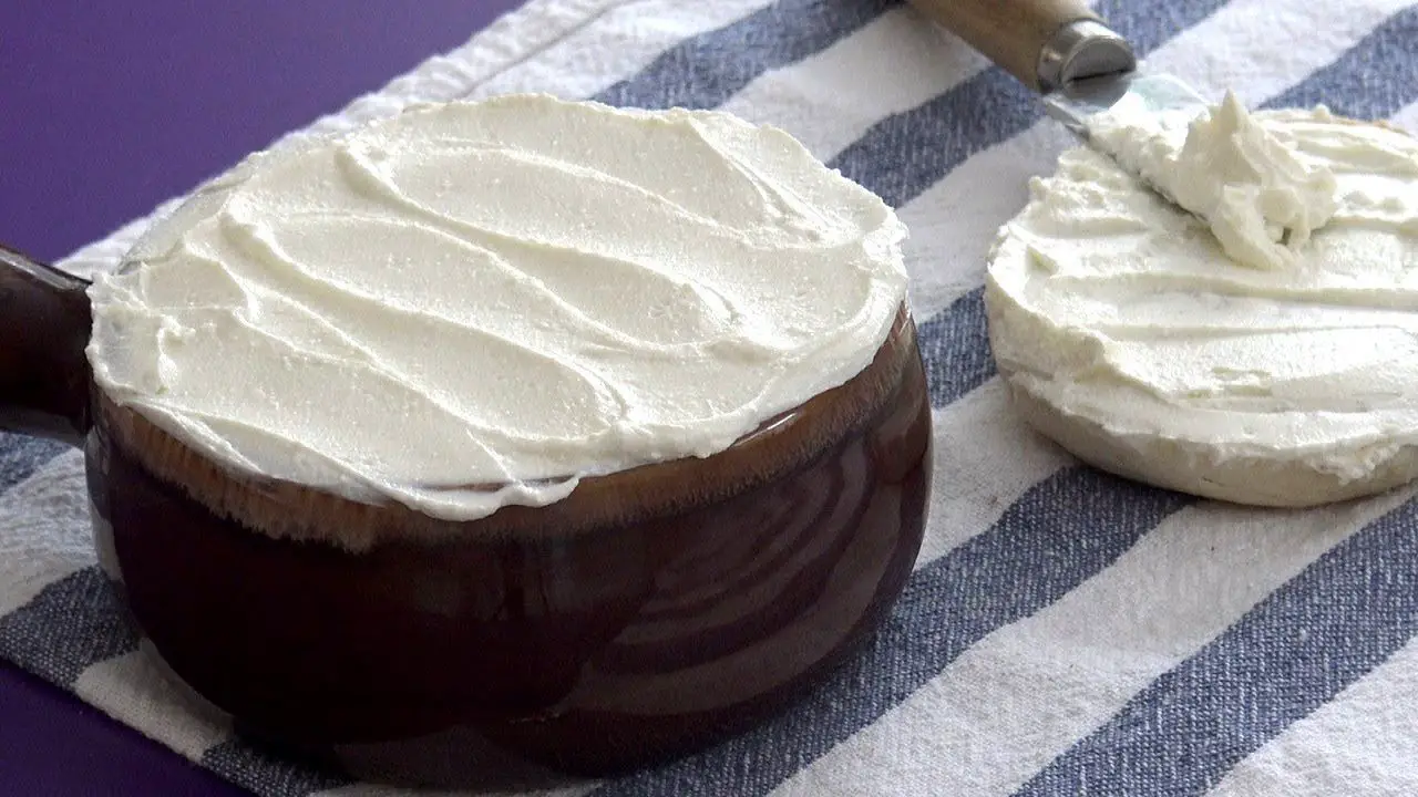 How to Make Cream Cheese at Home