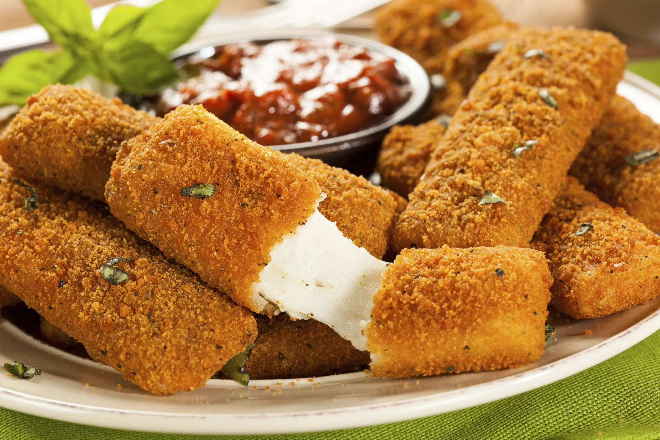 How to Make Mozzarella Sticks (with Pictures)