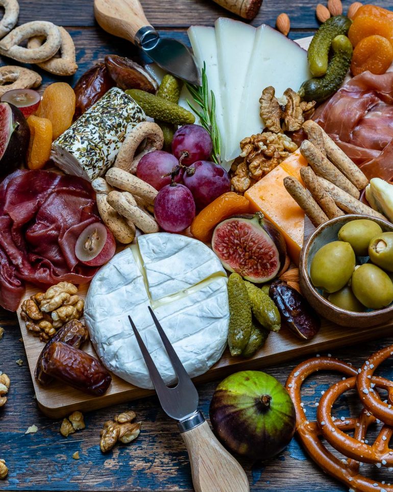 How to Make The Best Charcuterie And Cheese Platter For ...