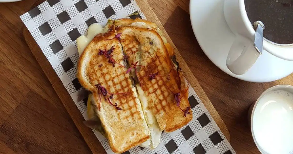 ICYMI, you can now get vegan grilled cheese toasties in ...