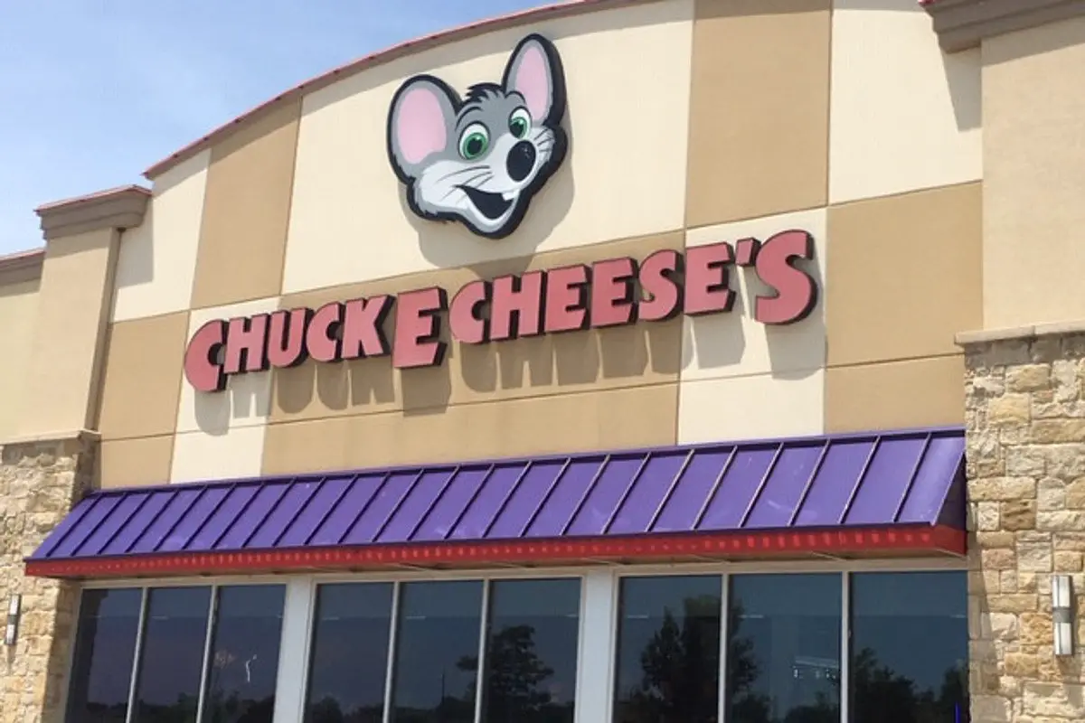 Is The Lawton Chuck E. Cheese Closing?