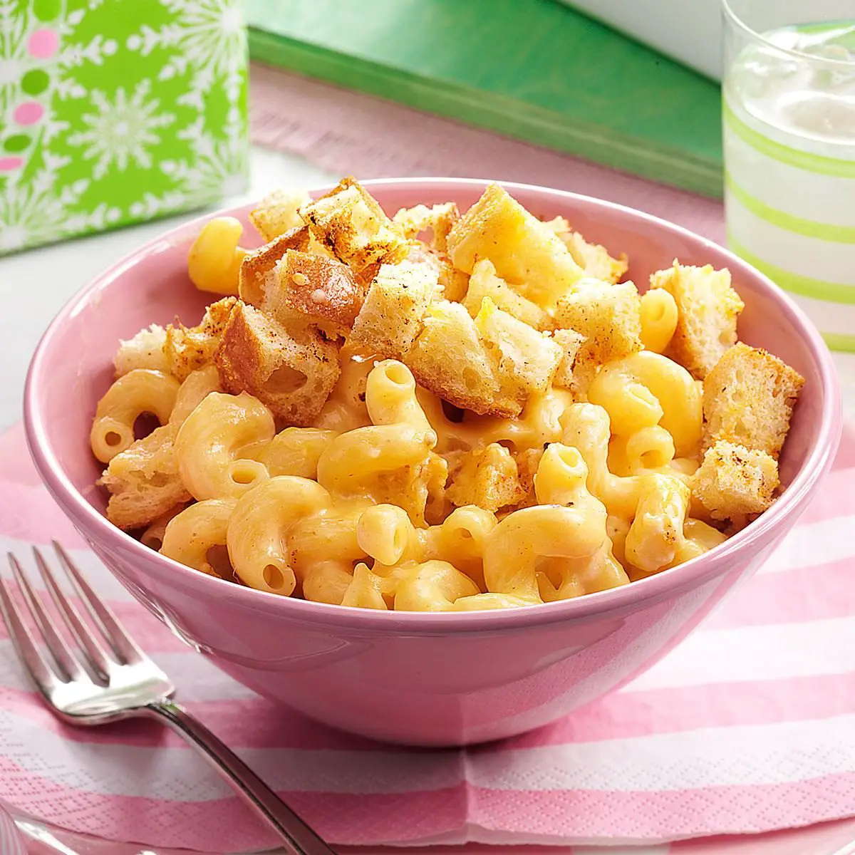 Macaroni and Cheese with Garlic Bread Cubes Recipe