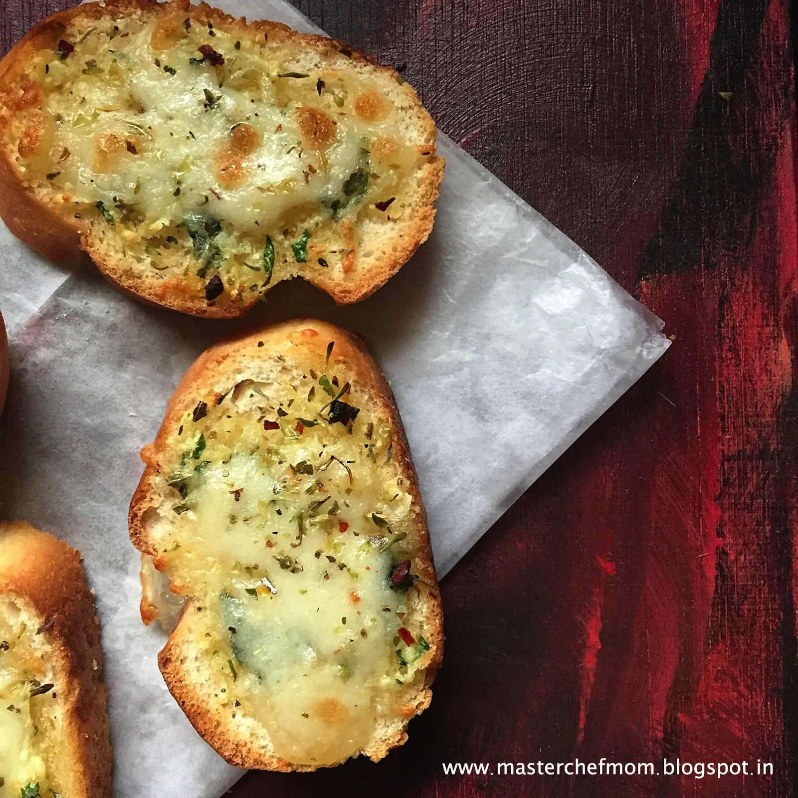 MASTERCHEFMOM: Restaurant Style Garlic Bread with Cheese