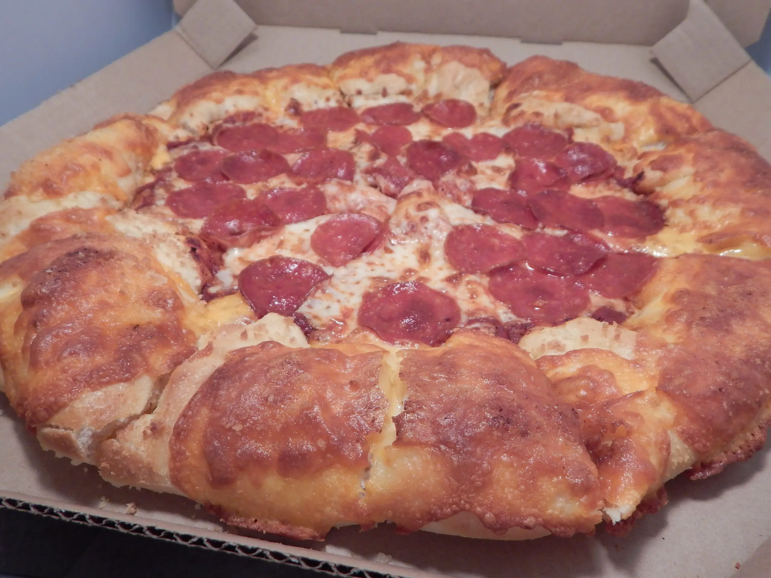 [Review] Pizza Hut Grilled Cheese Stuffed Crust Pizza