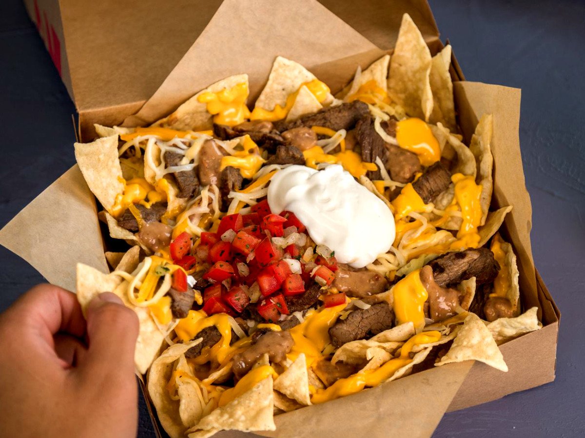 Taco Bell raises the steaks with these beefy new nachos ...