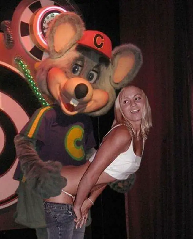 The Most Wildly Inappropriate Chuck E. Cheese Photos Of ...