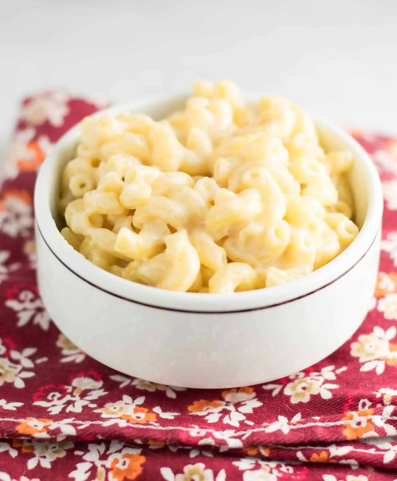 This homemade creamy sharp cheddar mac and cheese recipe is so easy to ...