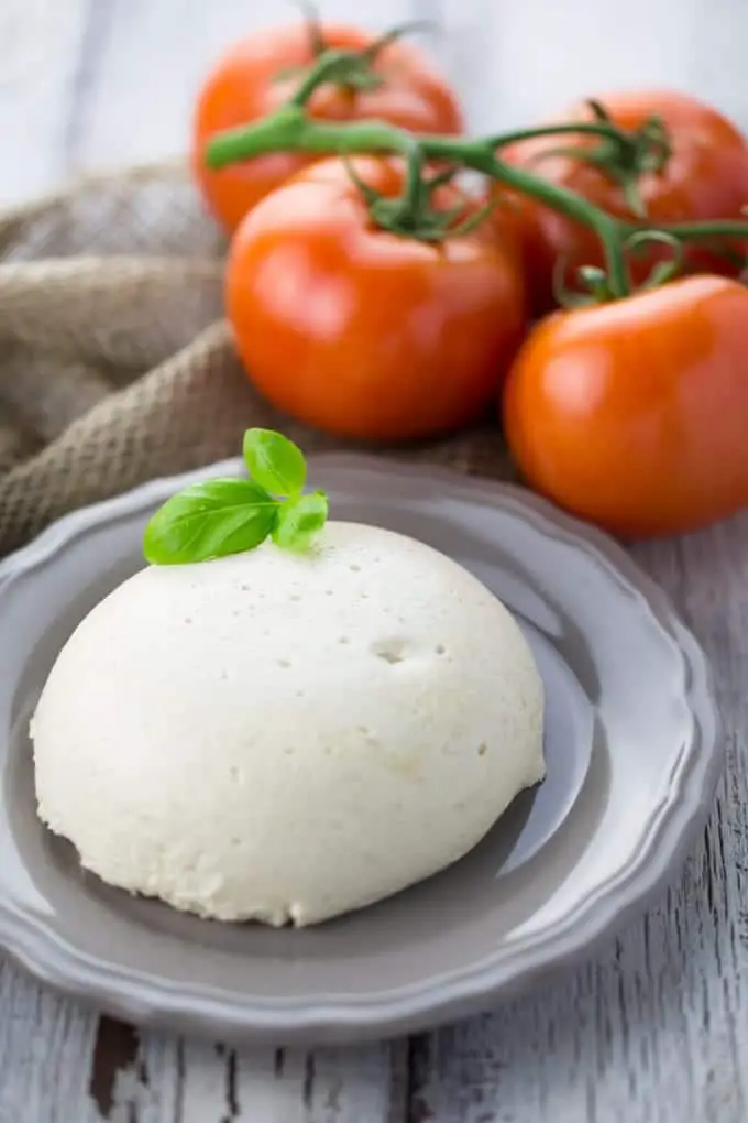 Vegan Mozzarella Cheese with Tomatoes (Caprese)