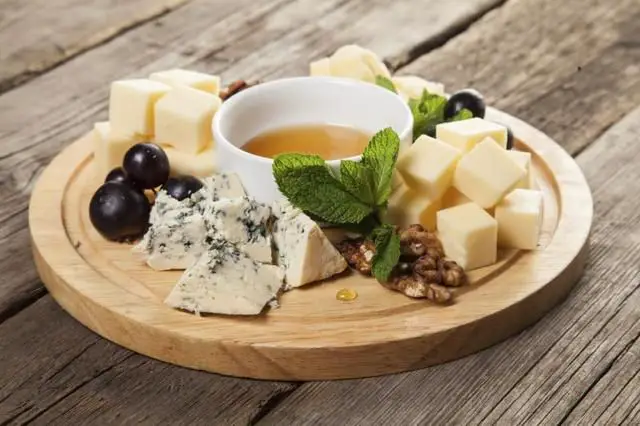 What Cheese Can People With Migraines Eat?