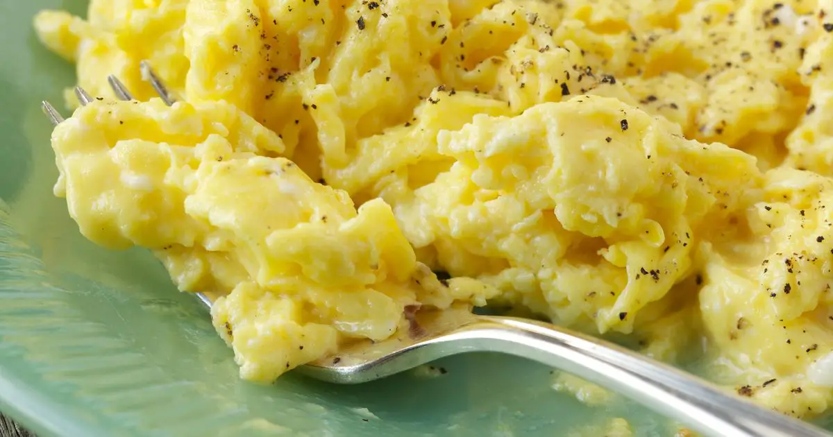 Why putting milk in scrambled eggs is a huge mistake ...