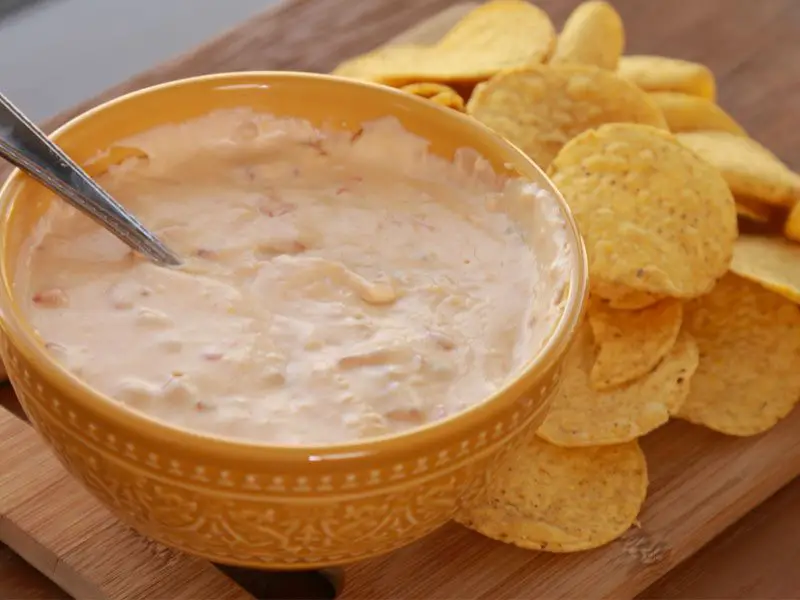Your Next Party Wonât Be Complete Without White Queso Dip